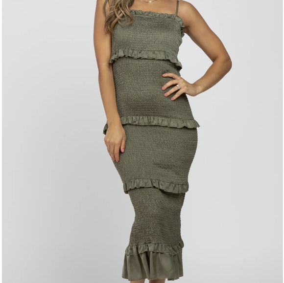 Pinkblush Dresses & Skirts - Pinkblush Fitted Midi Dress